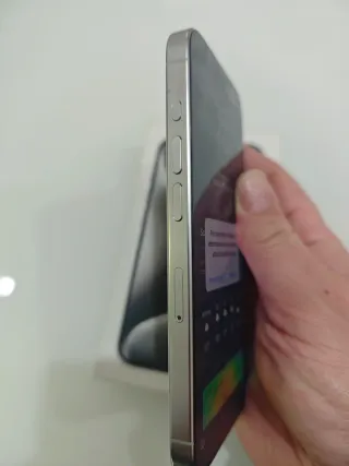 iPhone 15 Pro bianco ok con display danneggiato