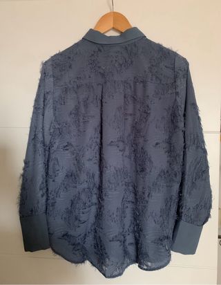 Blusa H&M gris con textura