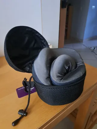 Cuscino da viaggio per collo richiudubile.