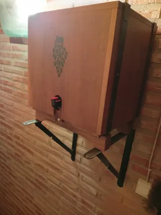 Decantador de madera para pared