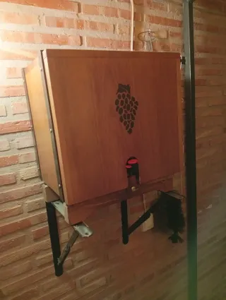 Decantador de madera para pared