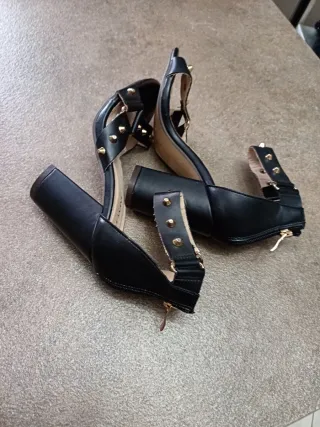 Sandali Fersini con borchie eleganti/ sportivi