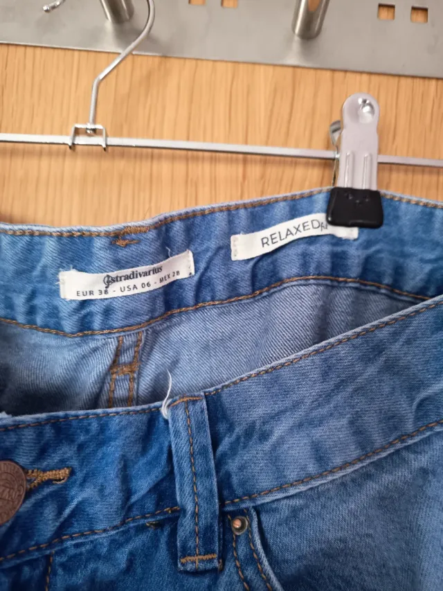 Pantalón vaquero desgastado azul