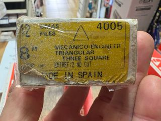 Lima triangular Bellota