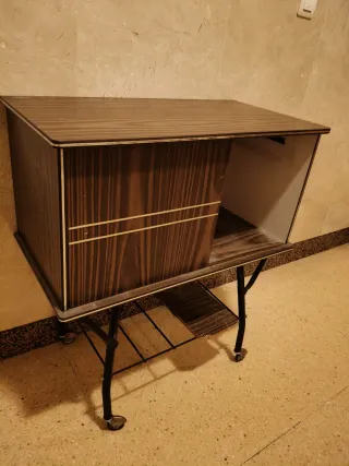 Mesita auxiliar vintage con ruedas