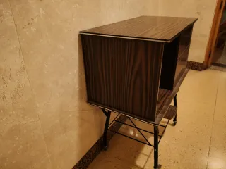 Mesita auxiliar vintage con ruedas