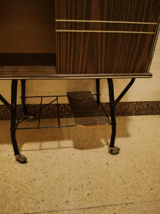 Mesita auxiliar vintage con ruedas