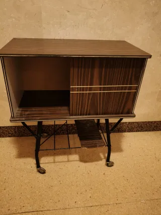 Mesita auxiliar vintage con ruedas