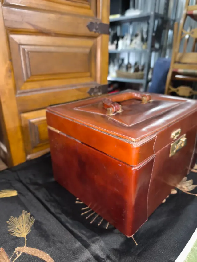 Antica valigetta in pelle