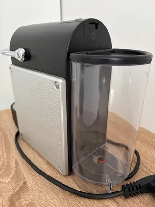 Cafetera Nespresso Pixie Plata