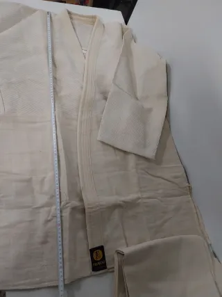 Uniforme Artes Marciales Beige. Traje kimono