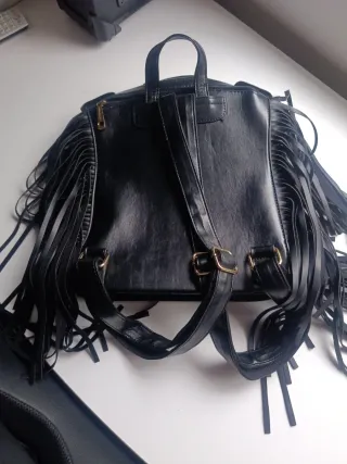 Mochila Moschino Rockera Negra con Flecos