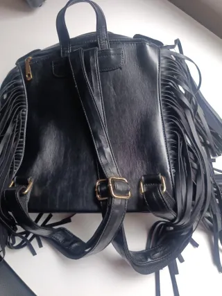 Mochila Moschino Rockera Negra con Flecos