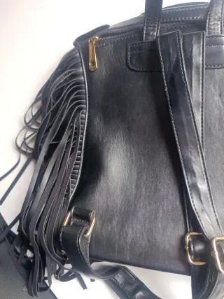 Mochila Moschino Rockera Negra con Flecos