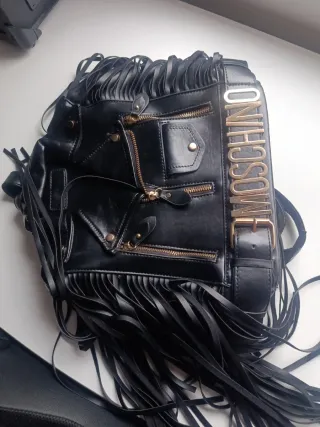 Mochila Moschino Rockera Negra con Flecos