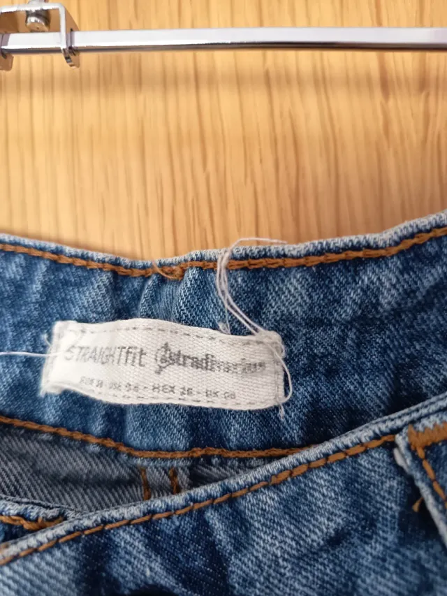 Vaqueros desgastados con parches