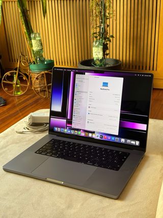 MacBook Pro 2022 M1Pro Plata