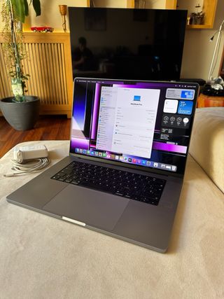 MacBook Pro 2022 M1Pro Plata