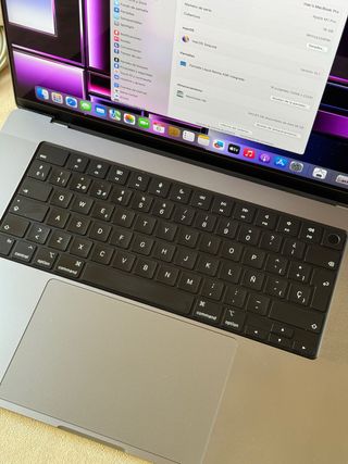 MacBook Pro 2022 M1Pro Plata