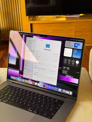 MacBook Pro 2022 M1Pro Plata