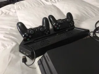 Console PS4 Pro Nera + Controller