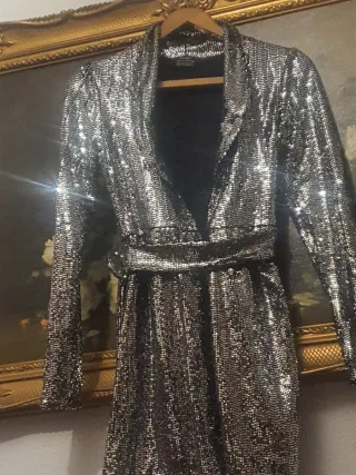 Americana plateada con cinturón