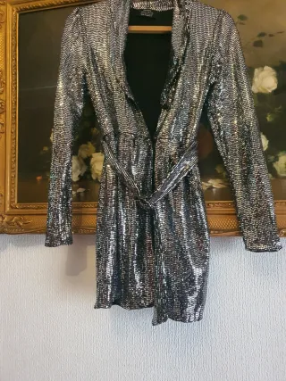 Americana plateada con cinturón