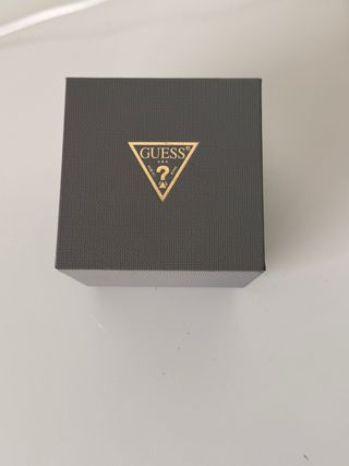 Reloj Guess Dorado y negro