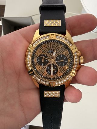 Reloj Guess Dorado y negro