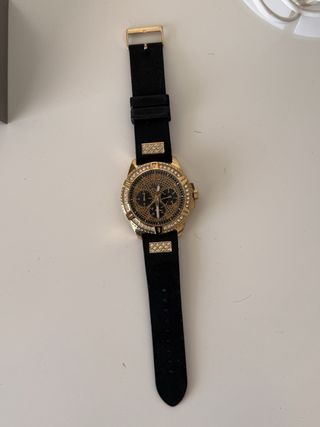 Reloj Guess Dorado y negro