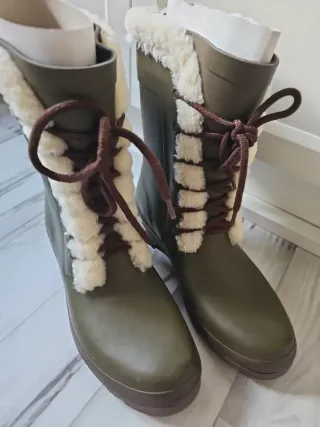 Botas de agua de borrego nuevas