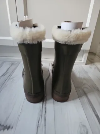 Botas de agua de borrego nuevas