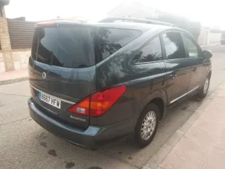 SsangYong Rodius 2011