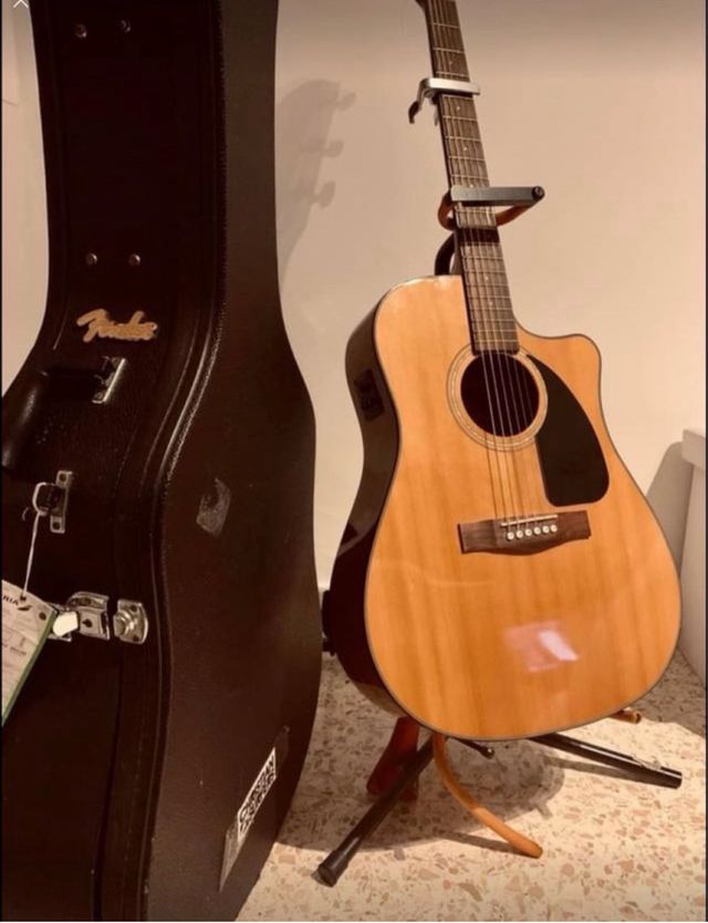 Chitarra elettroacustica Fender