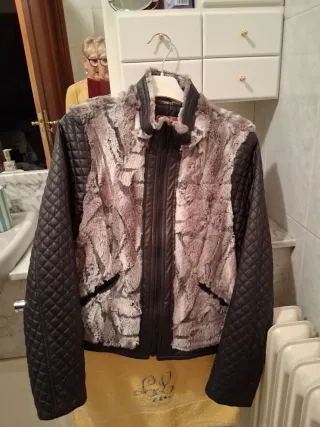 Cazadora mujer gris y marrón