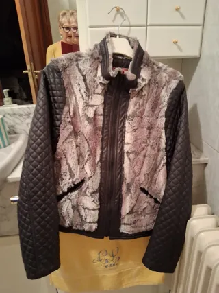 Cazadora mujer gris y marrón