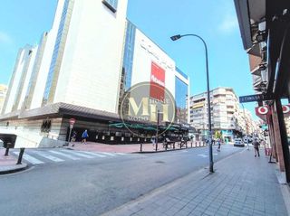 Garaje en venta en Ensanche - Diputación en Alicante