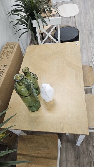 OFERTA NOVEDAD! Elegante conjunto mesa y 4 sillas