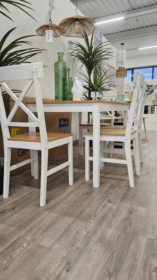 OFERTA NOVEDAD! Elegante conjunto mesa y 4 sillas