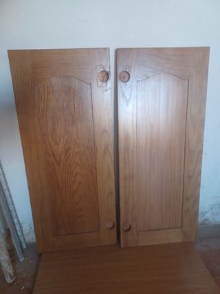 Puertas de madera para armario de cocina.