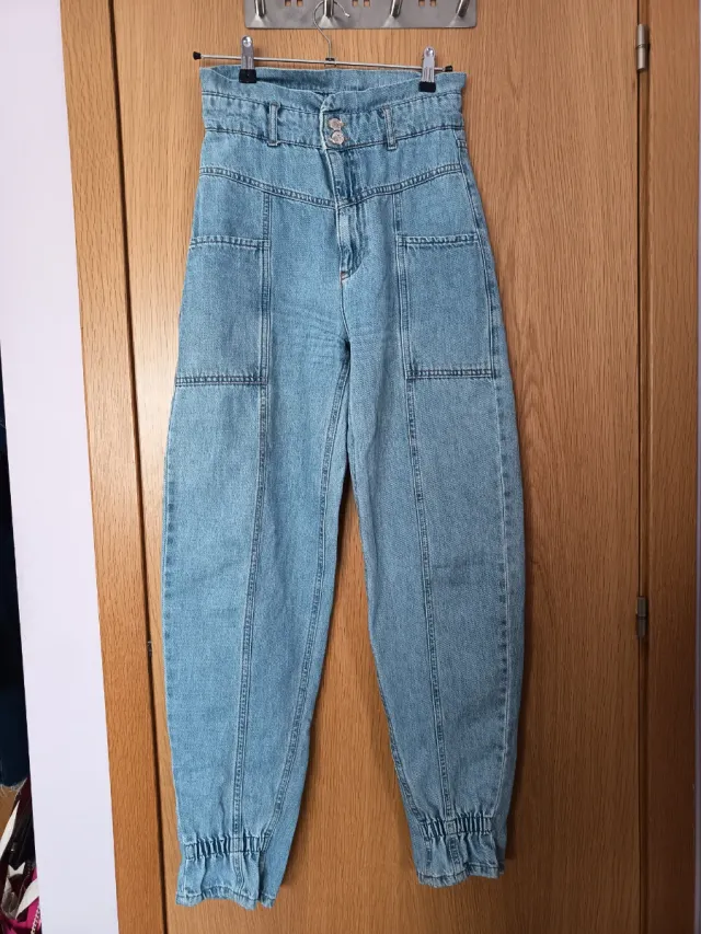 Pantalón vaquero desgastado