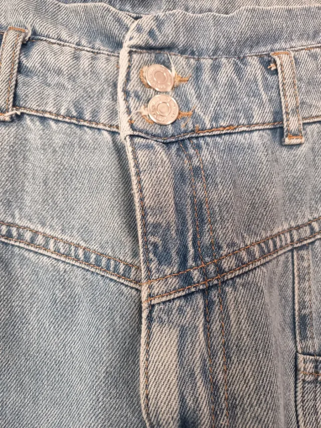 Pantalón vaquero desgastado