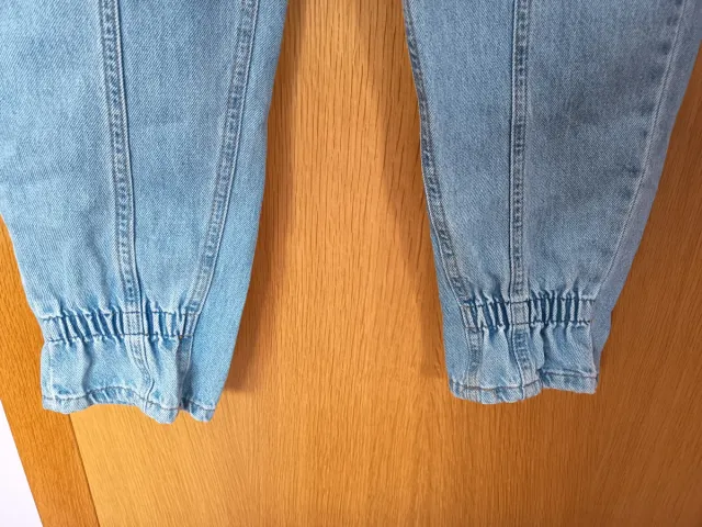 Pantalón vaquero desgastado