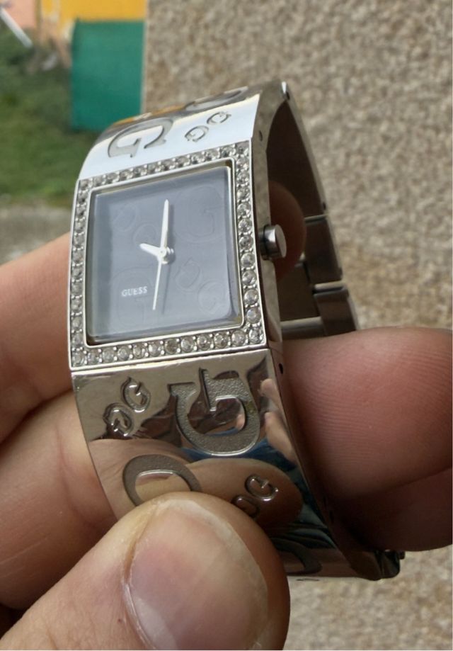 Reloj Guess Mujer Plata y Negro