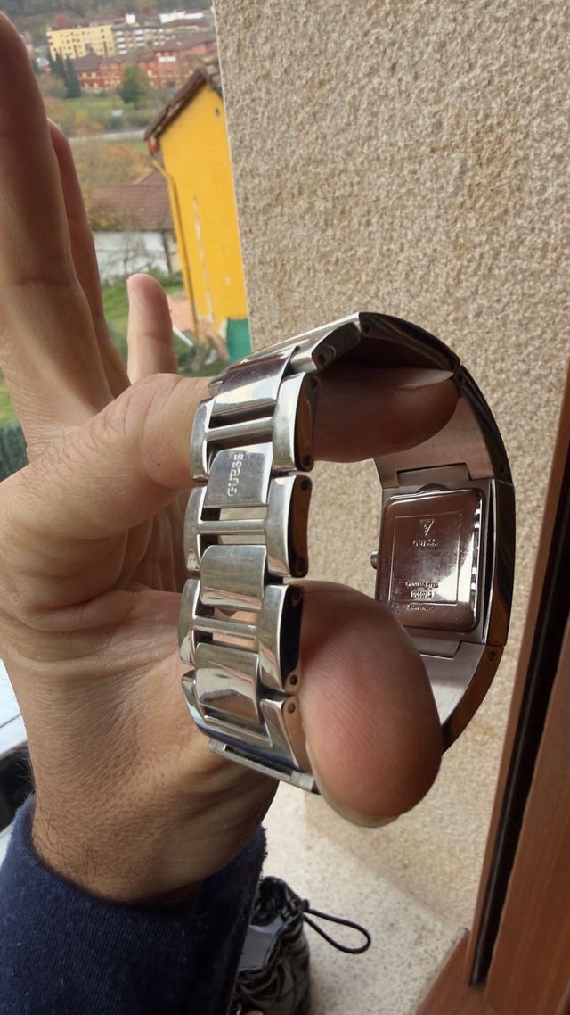 Reloj Guess Mujer Plata y Negro