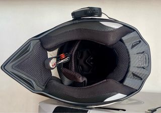 Casco Airoh Commander 2022 + Intercom + Guantes