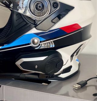 Casco Airoh Commander 2022 + Intercom + Guantes