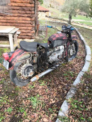 Moto con sidecar para restaurar