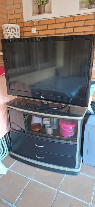 Televisor LG Negro con Mueble