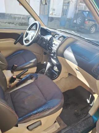 Nissan Terrano II 2000